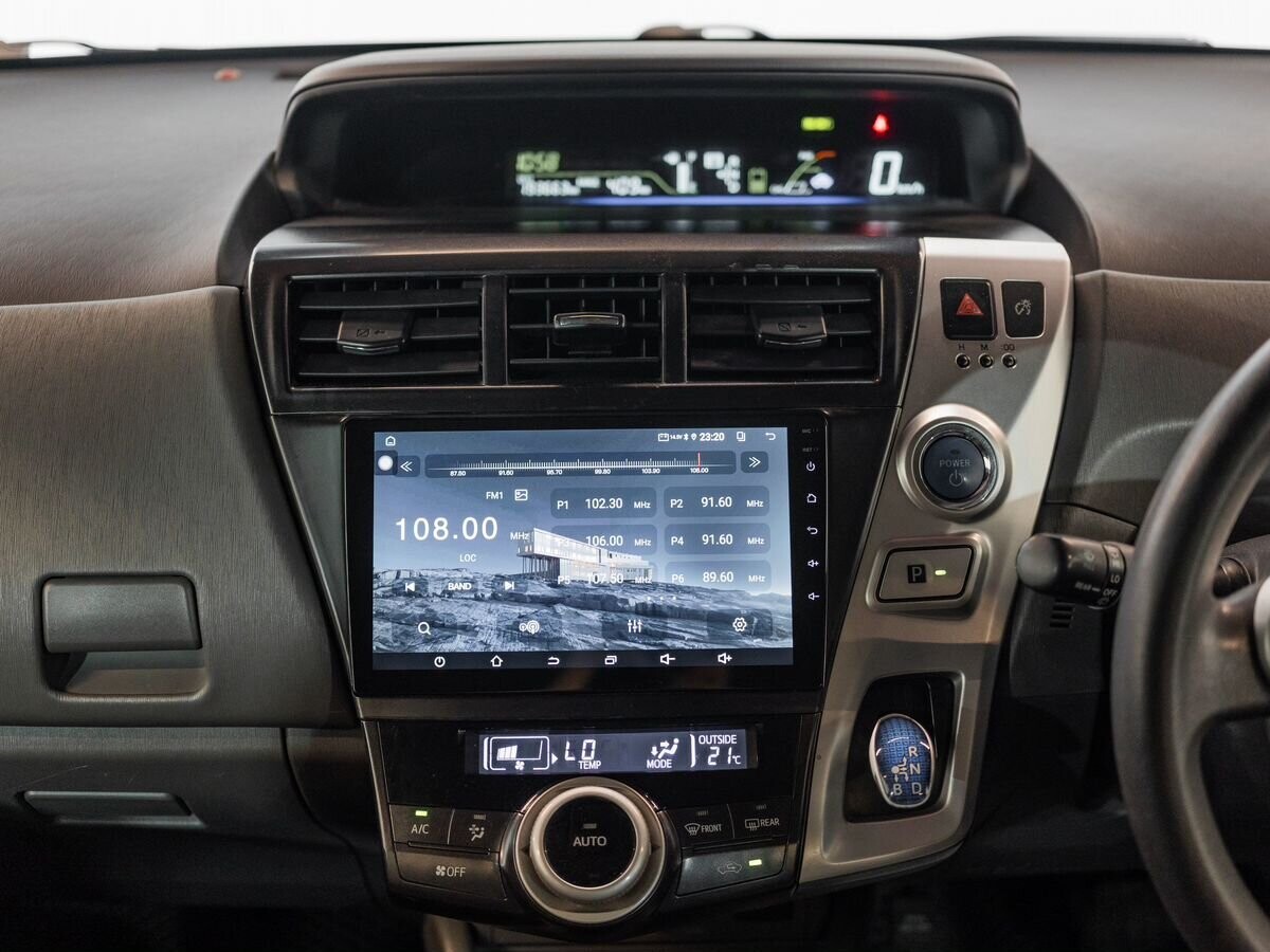 Toyota Prius Alpha 2011 - фото автомобиля