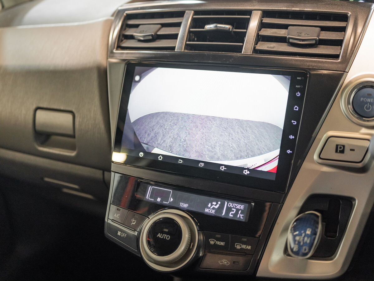 Toyota Prius Alpha 2011 - фото автомобиля