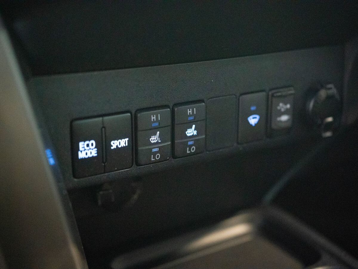 Toyota RAV4 2018 - фото автомобиля