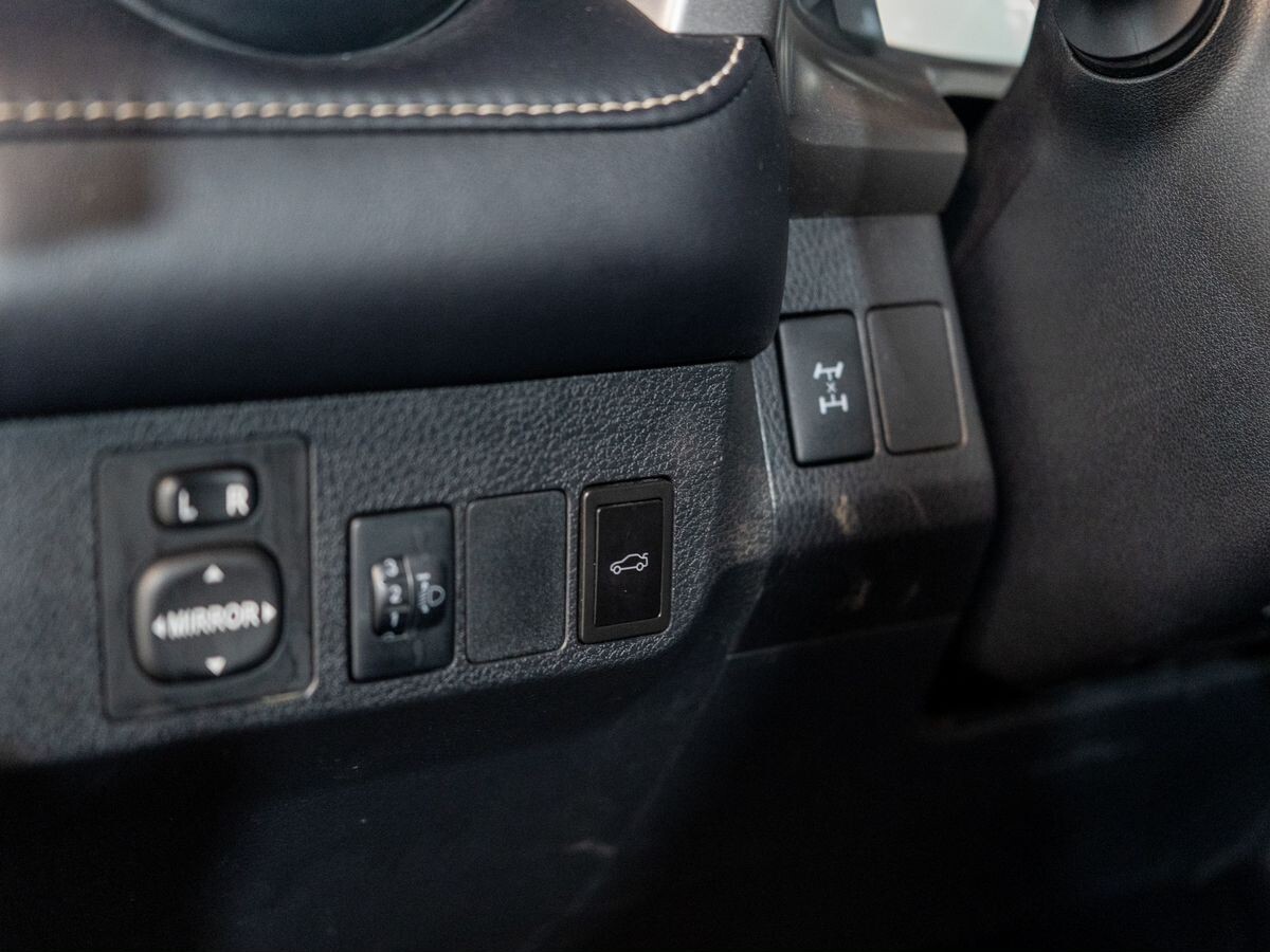 Toyota RAV4 2018 - фото автомобиля