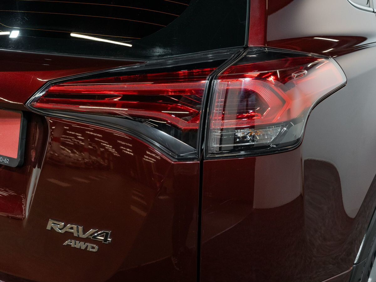 Toyota RAV4 2018 - фото автомобиля
