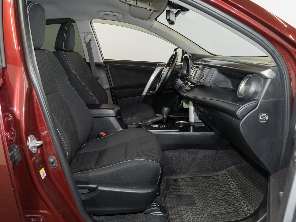 Toyota RAV4 2018 - фото автомобиля