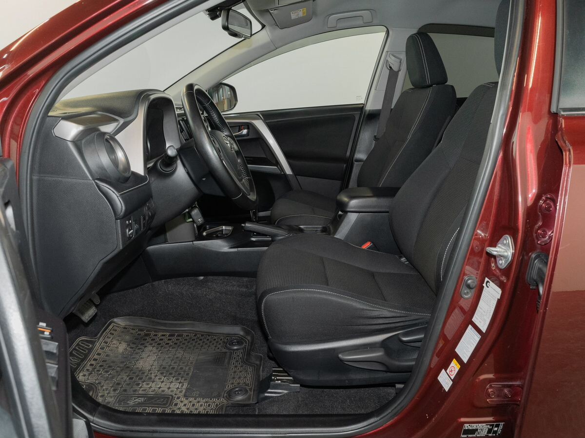 Toyota RAV4 2018 - фото автомобиля