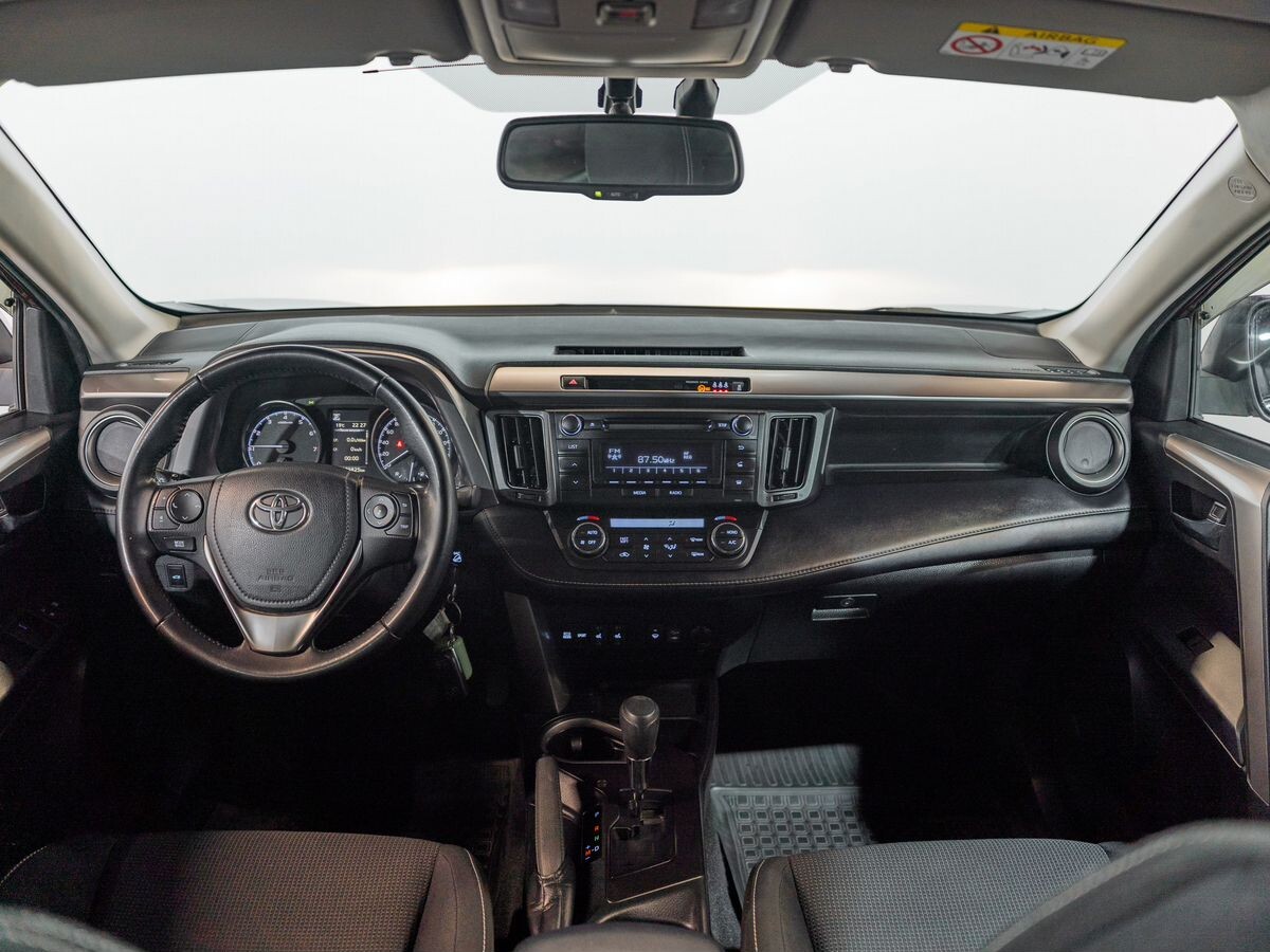 Toyota RAV4 2018 - фото автомобиля