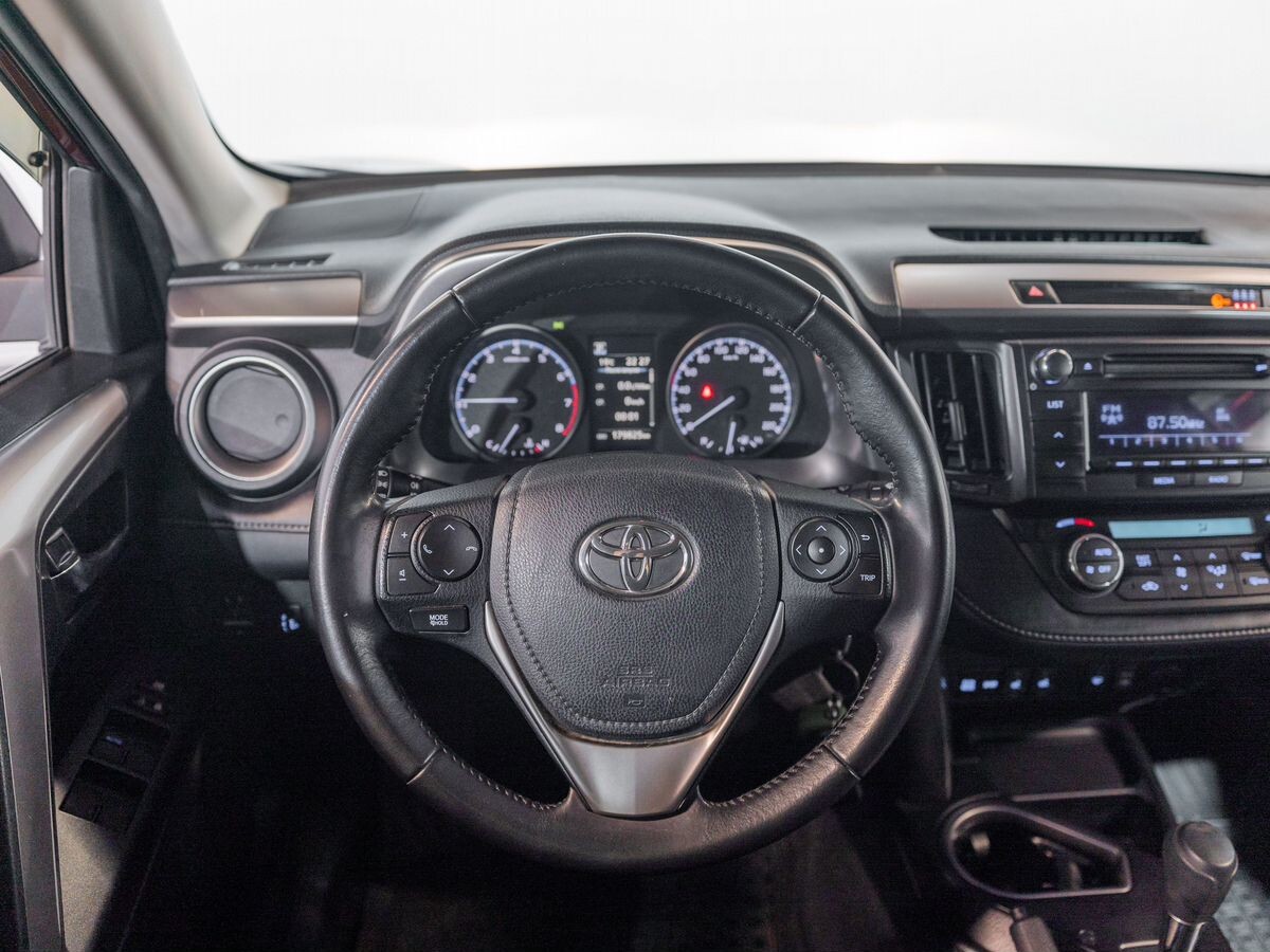 Toyota RAV4 2018 - фото автомобиля