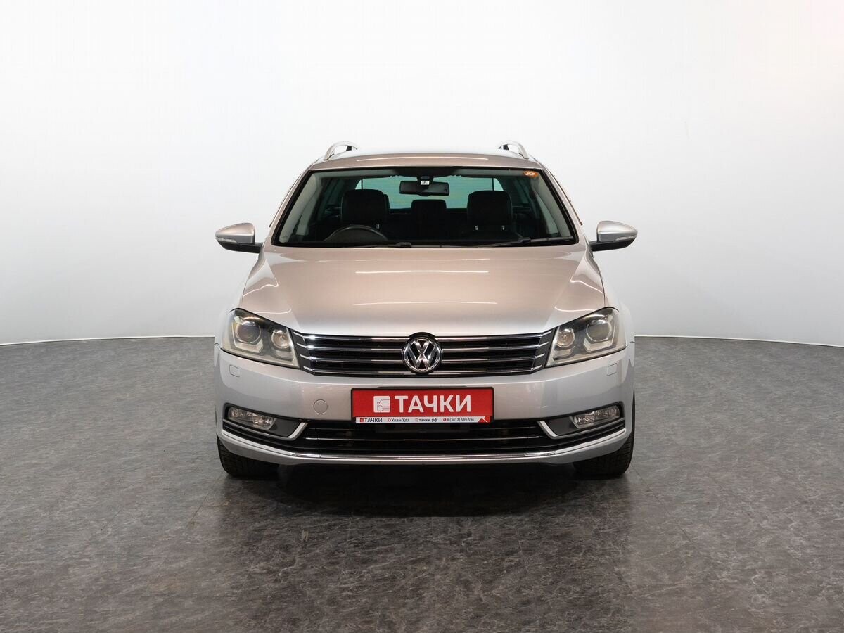Volkswagen Passat 2011 - фото автомобиля