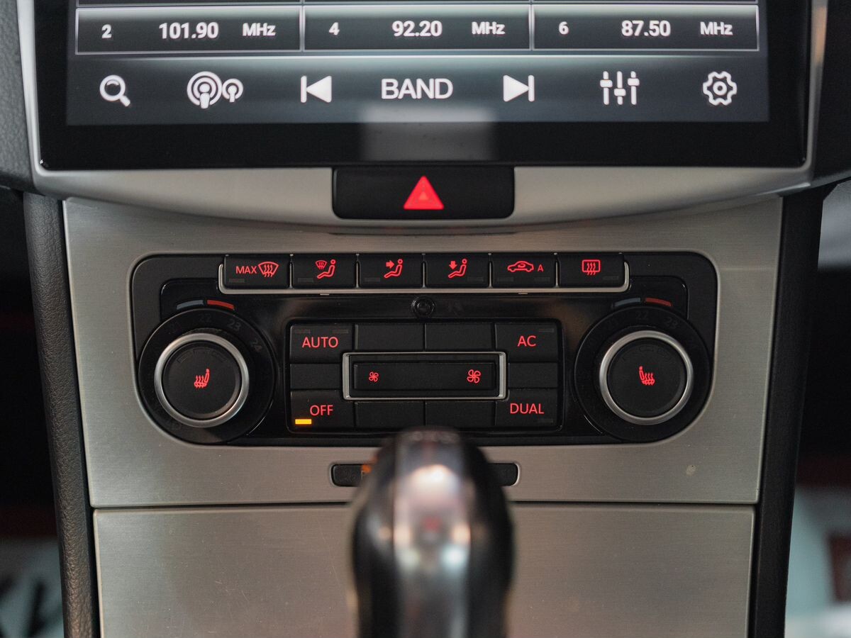 Volkswagen Passat 2011 - фото автомобиля