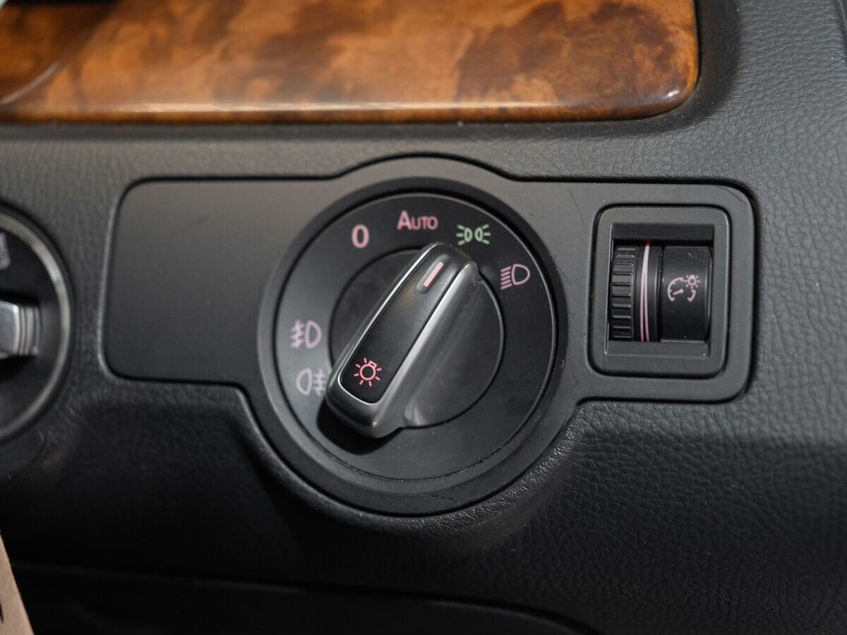 Volkswagen Passat 2011 - фото автомобиля