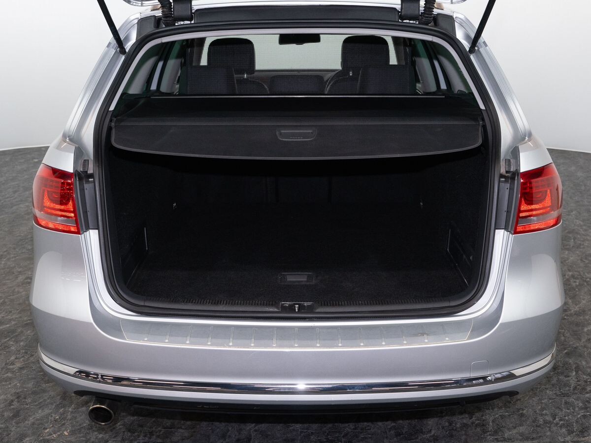 Volkswagen Passat 2011 - фото автомобиля