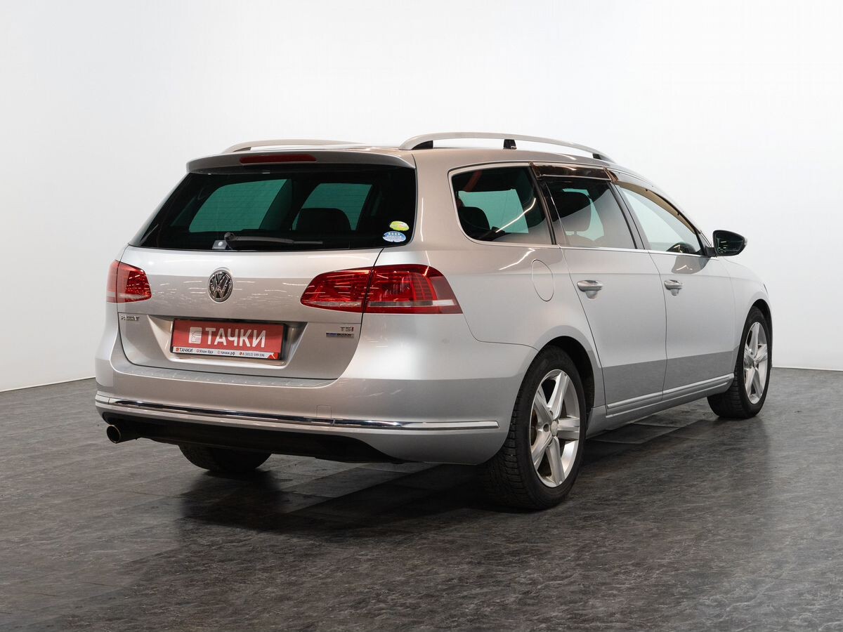 Volkswagen Passat 2011 - фото автомобиля