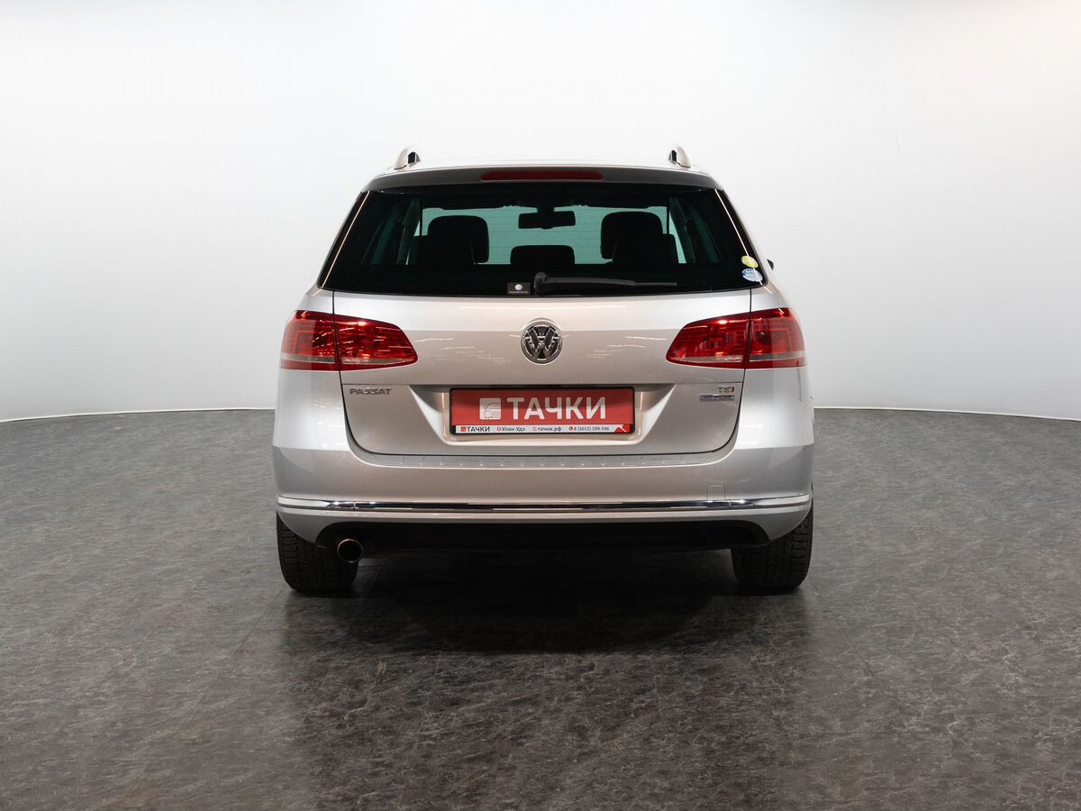 Volkswagen Passat 2011 - фото автомобиля