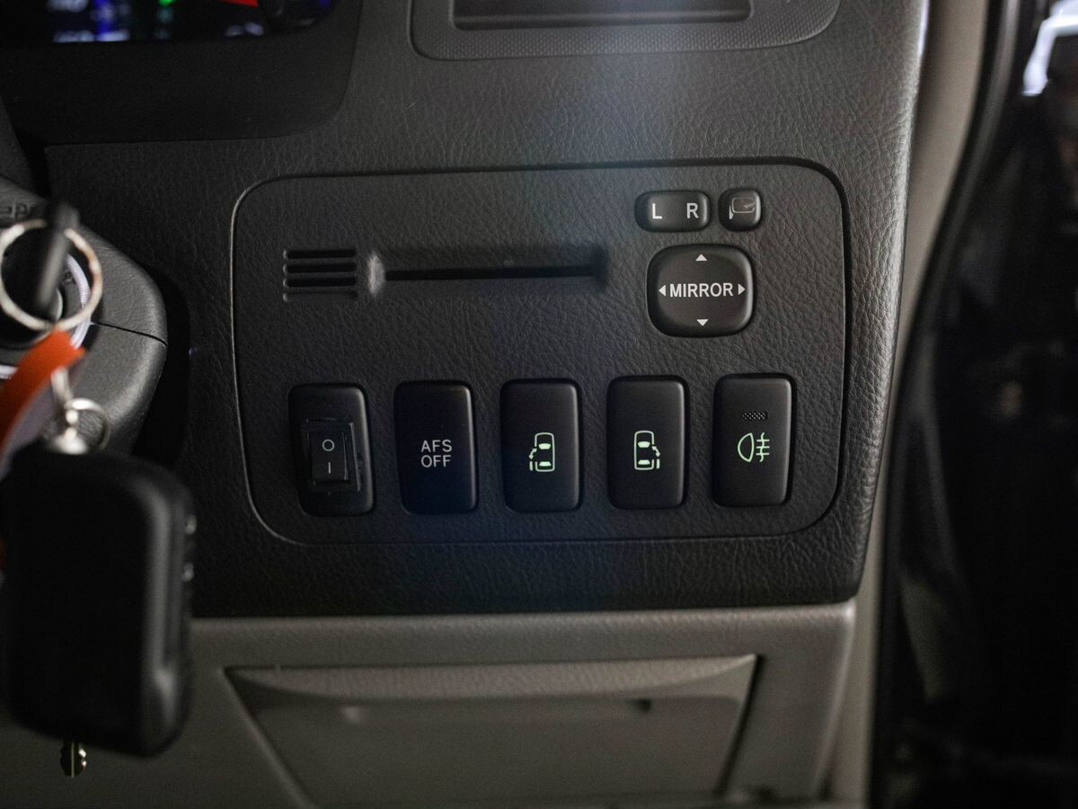 Toyota Alphard 2007 - фото автомобиля