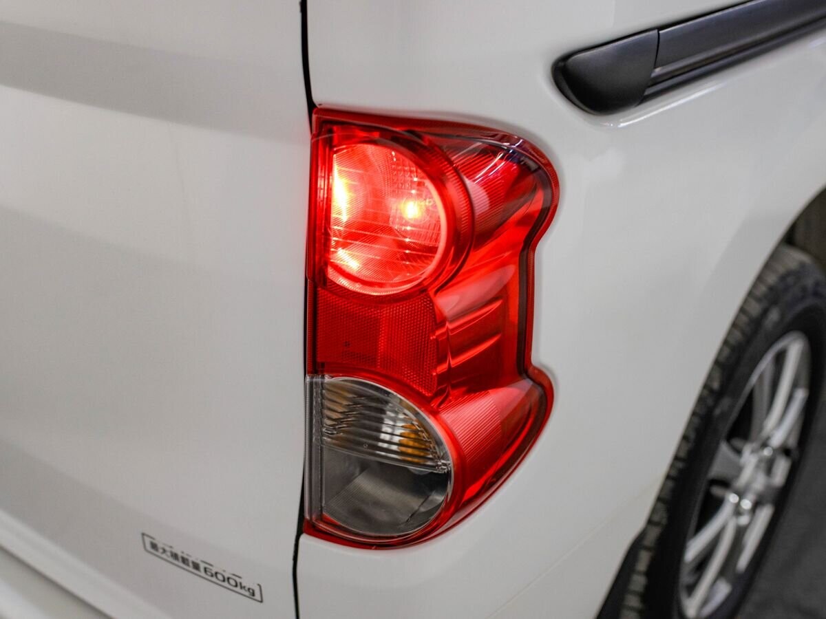 Nissan NV200 2015 - фото автомобиля