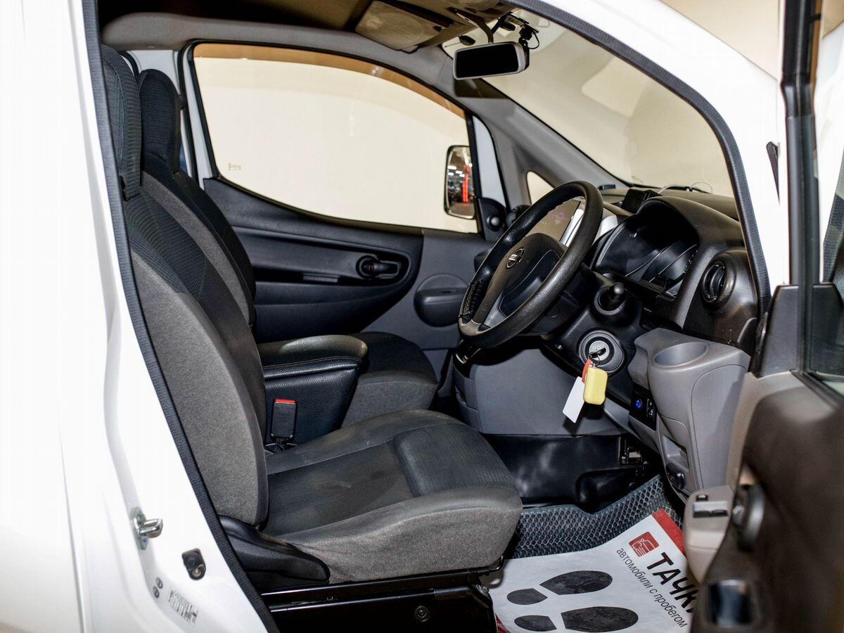 Nissan NV200 2015 - фото автомобиля