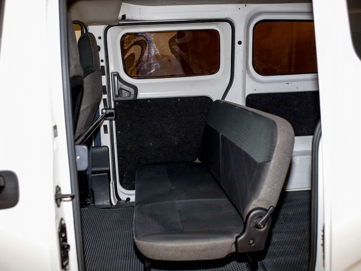 Nissan NV200 2015 - фото автомобиля