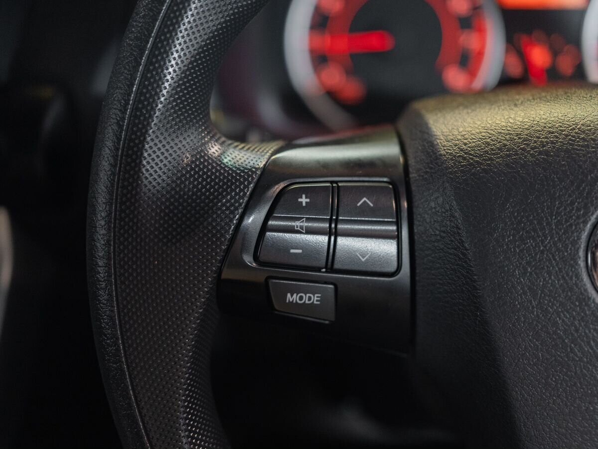 Toyota Wish 2015 - фото автомобиля