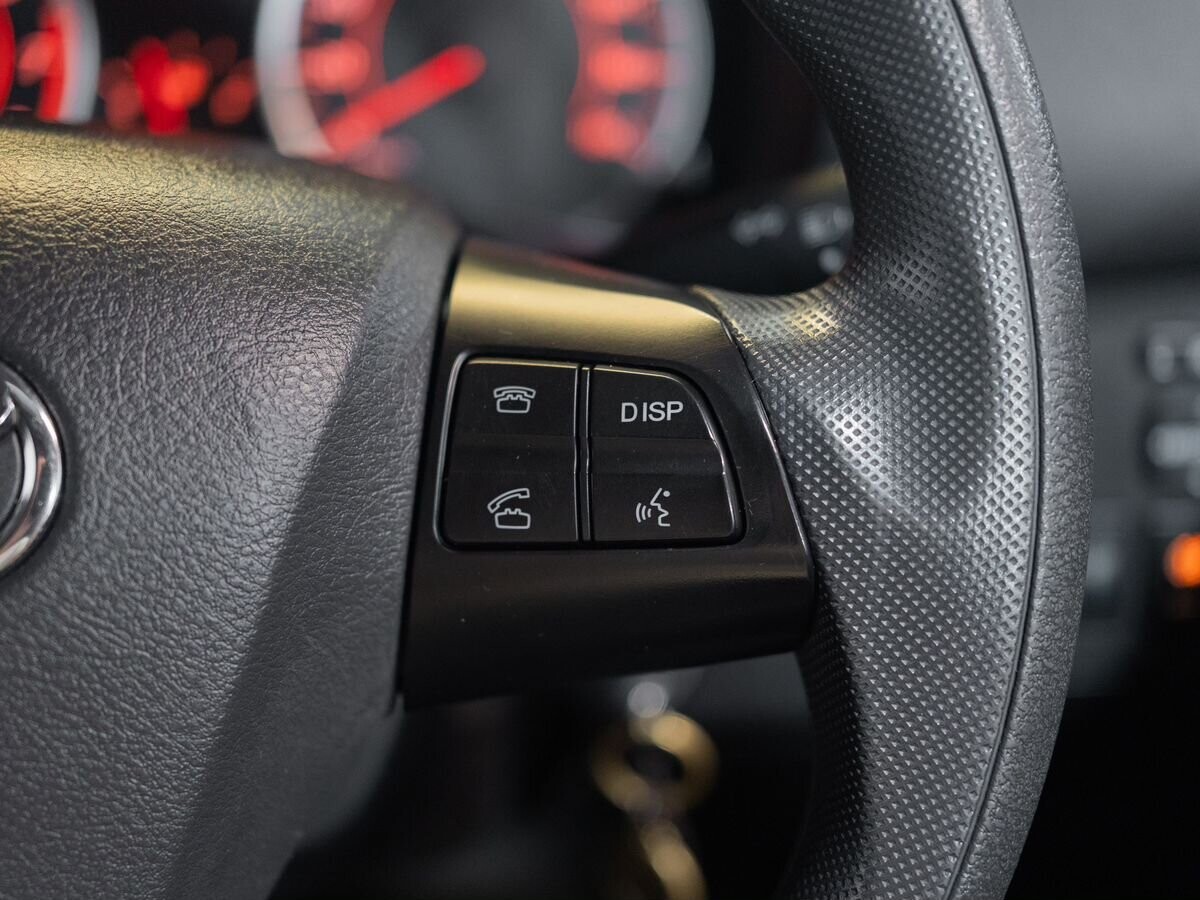 Toyota Wish 2015 - фото автомобиля