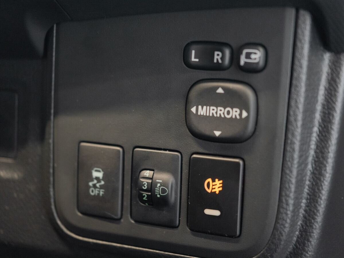 Toyota Wish 2015 - фото автомобиля