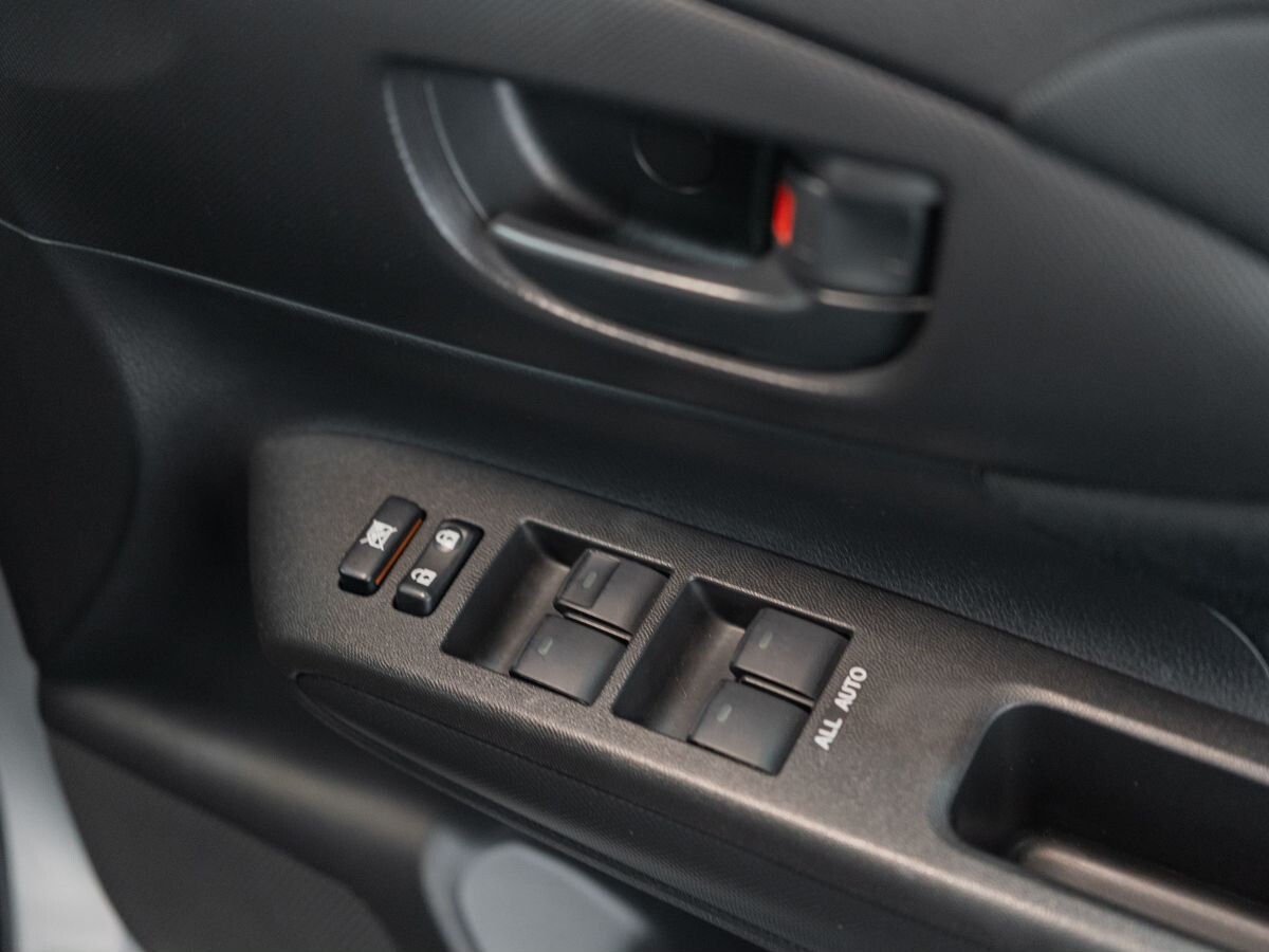 Toyota Wish 2015 - фото автомобиля
