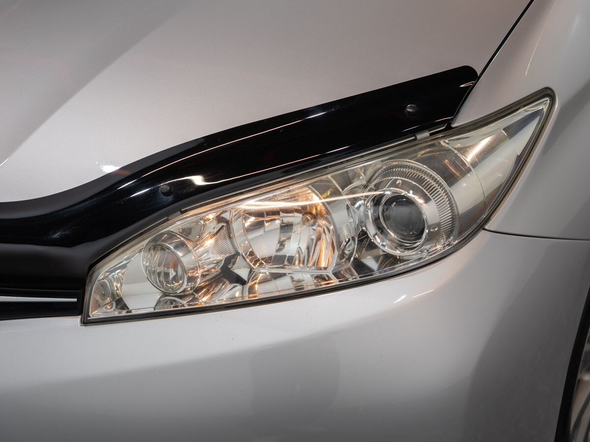 Toyota Wish 2015 - фото автомобиля