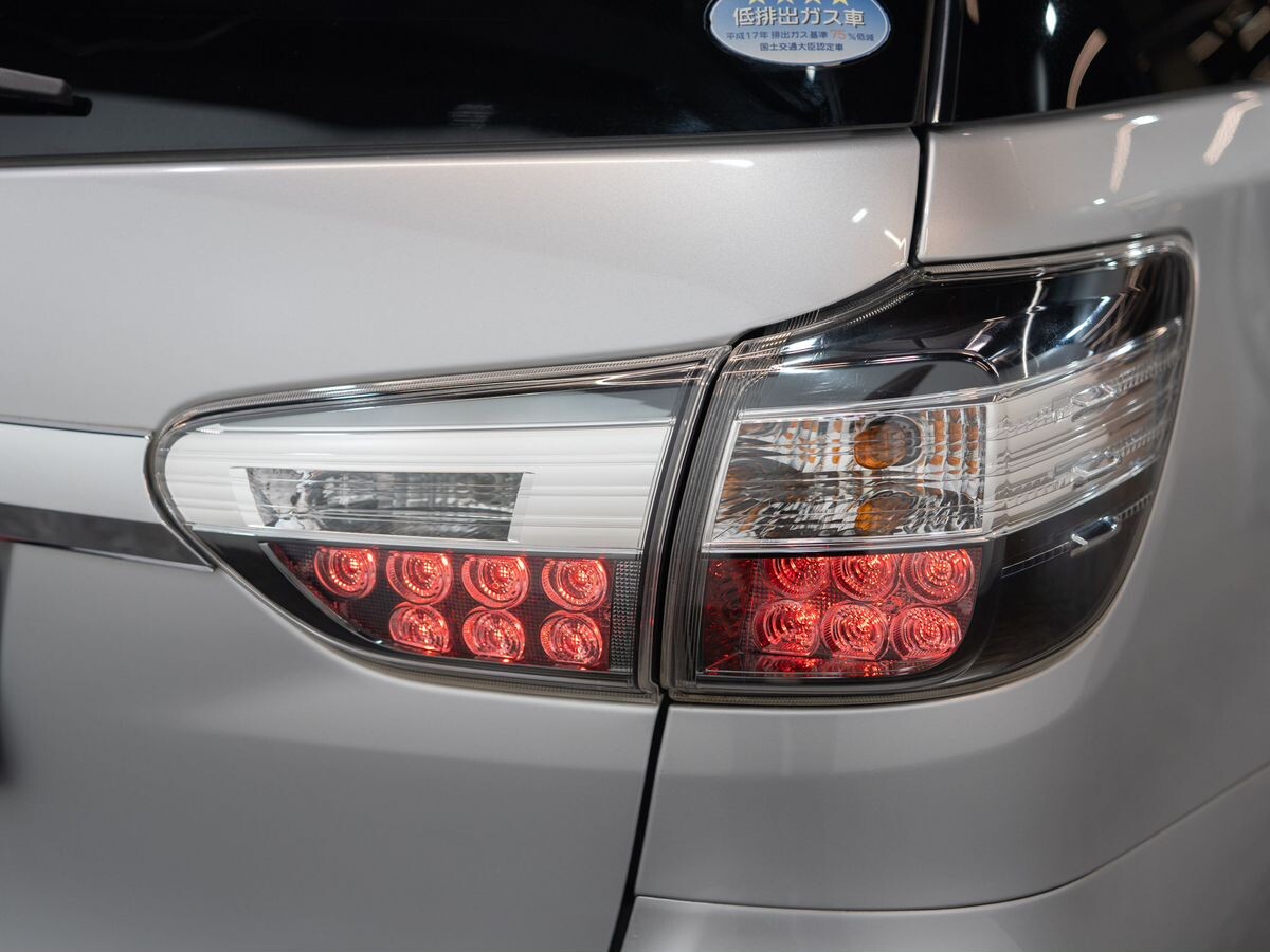 Toyota Wish 2015 - фото автомобиля