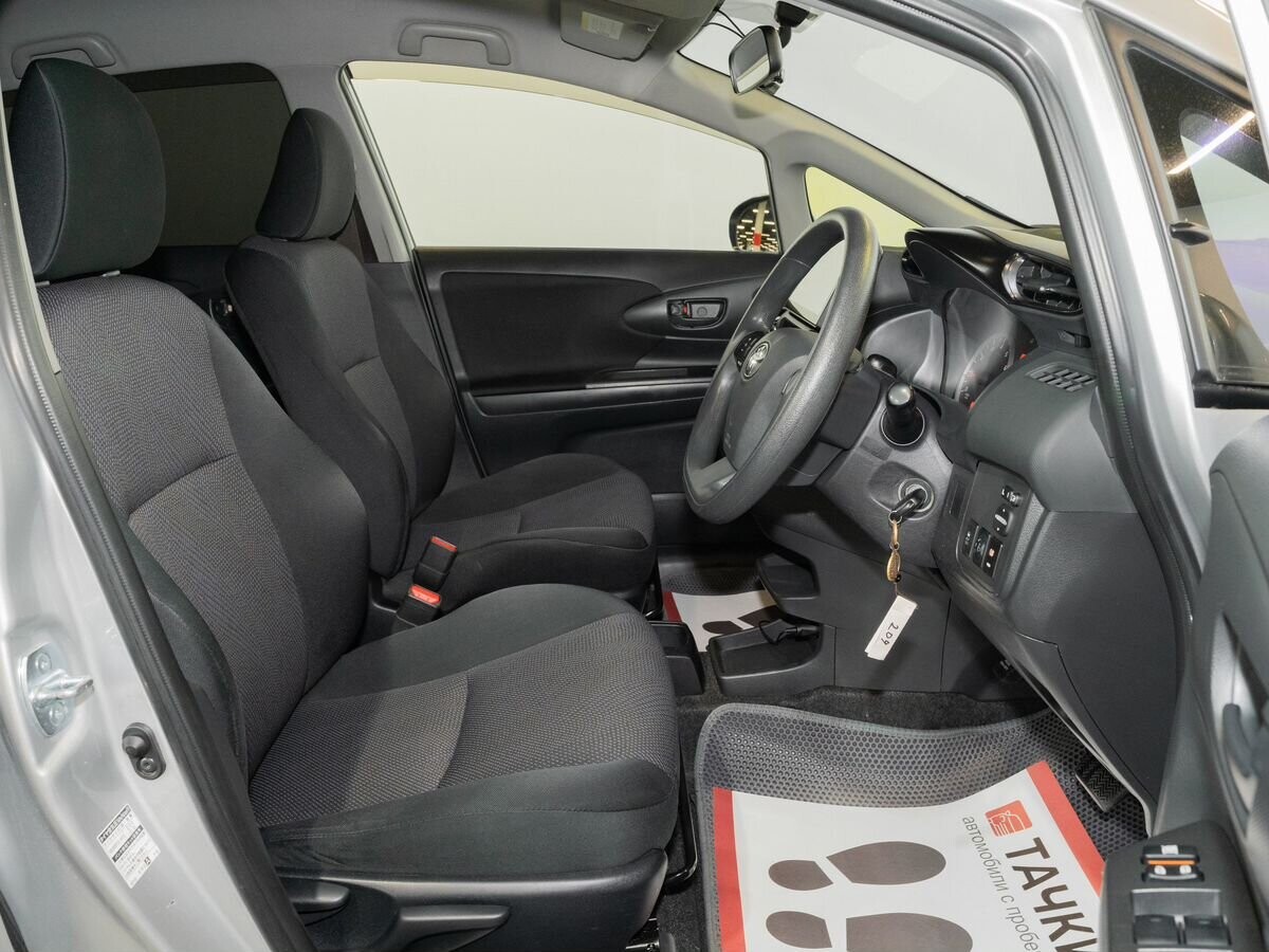 Toyota Wish 2015 - фото автомобиля