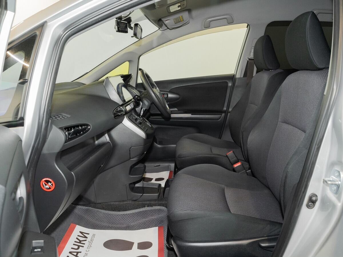 Toyota Wish 2015 - фото автомобиля