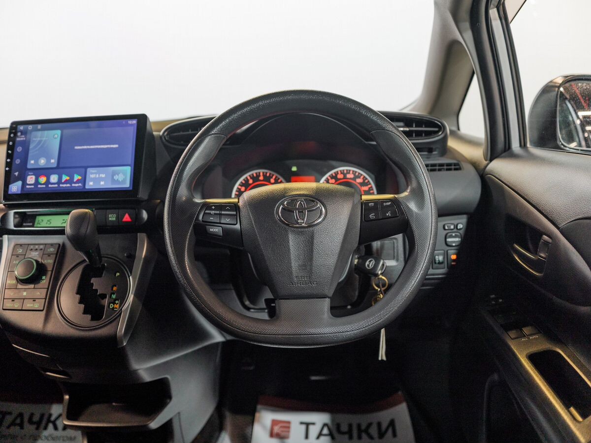 Toyota Wish 2015 - фото автомобиля