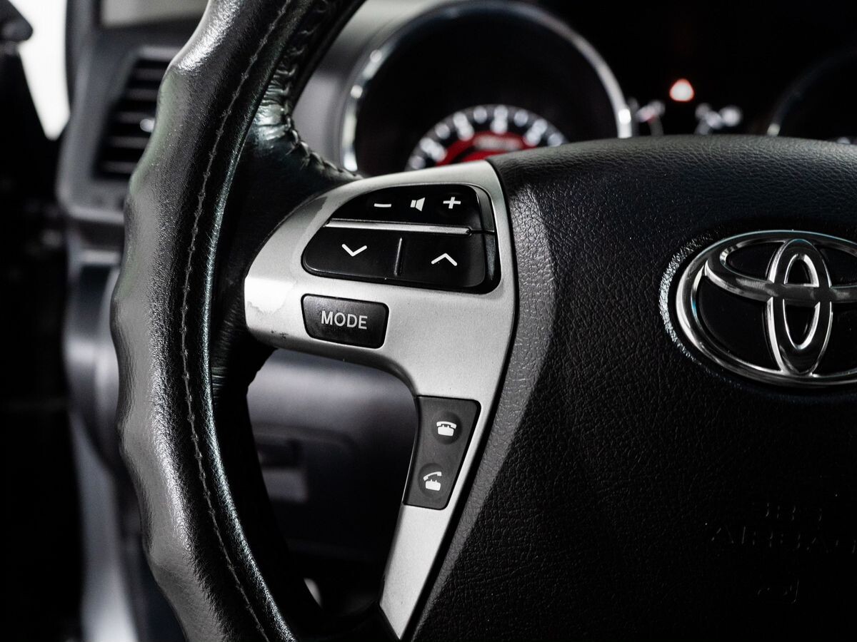 Toyota Highlander 2010 - фото автомобиля