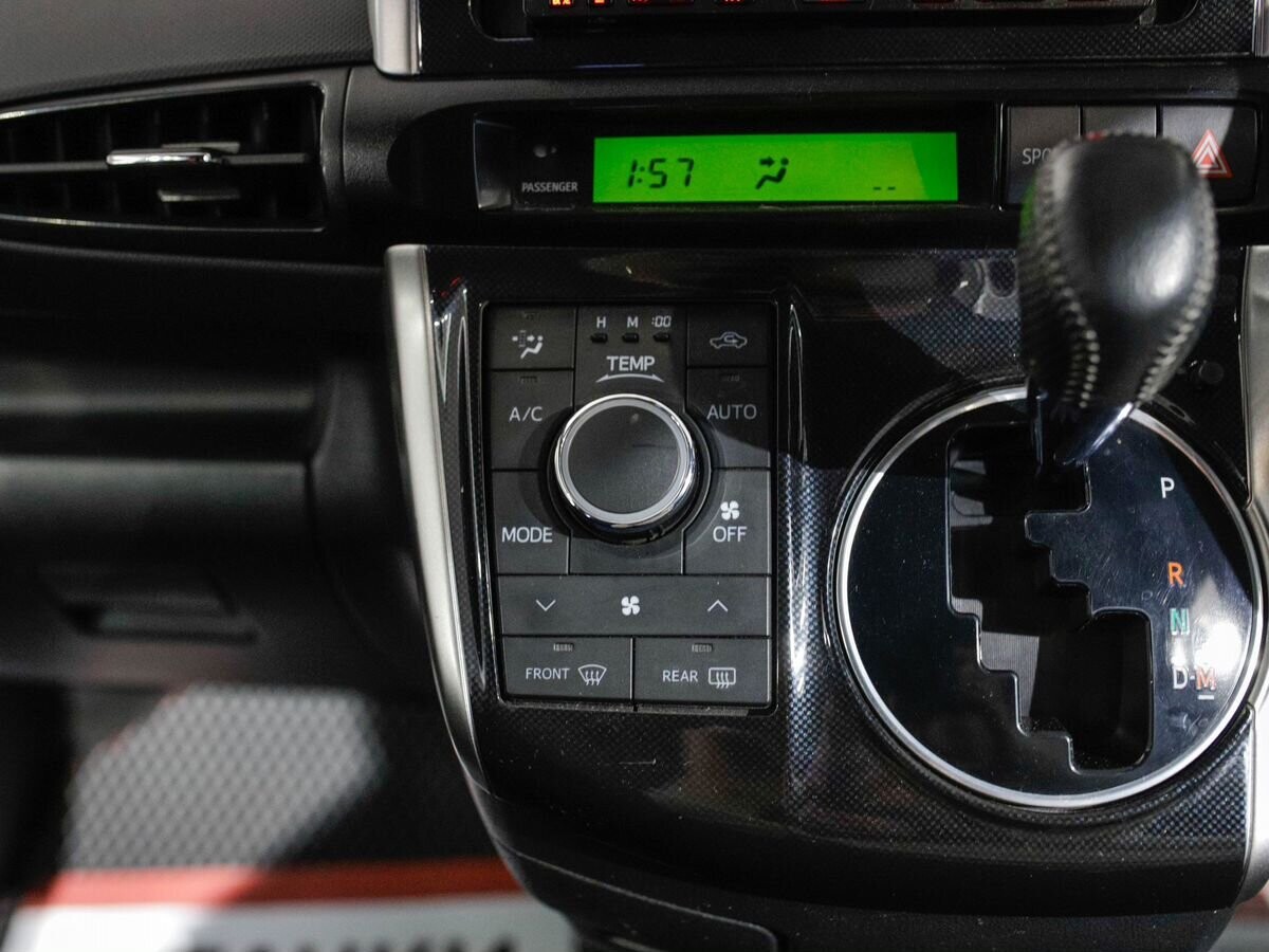 Toyota Wish 2013 - фото автомобиля