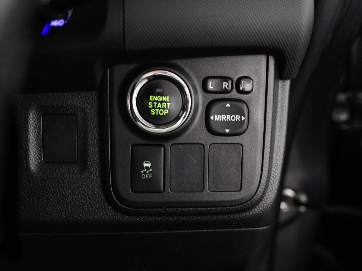 Toyota Wish 2013 - фото автомобиля