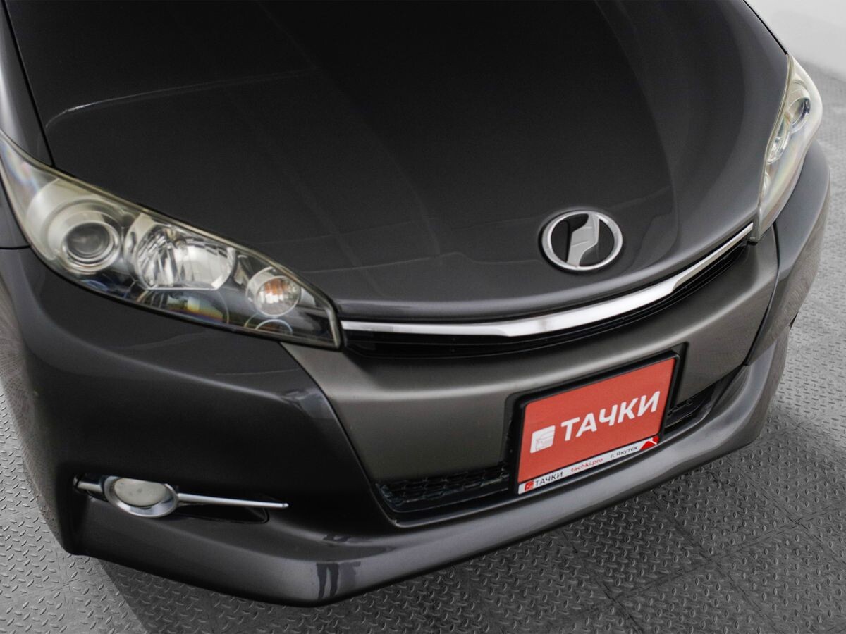 Toyota Wish 2013 - фото автомобиля