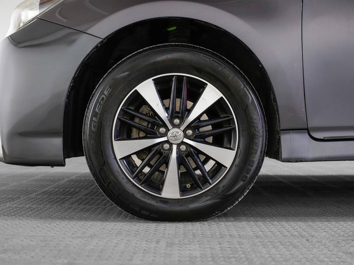Toyota Wish 2013 - фото автомобиля