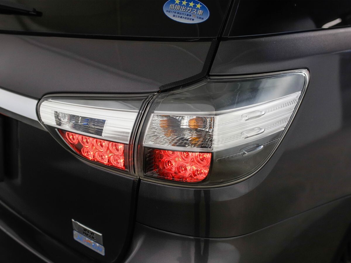Toyota Wish 2013 - фото автомобиля