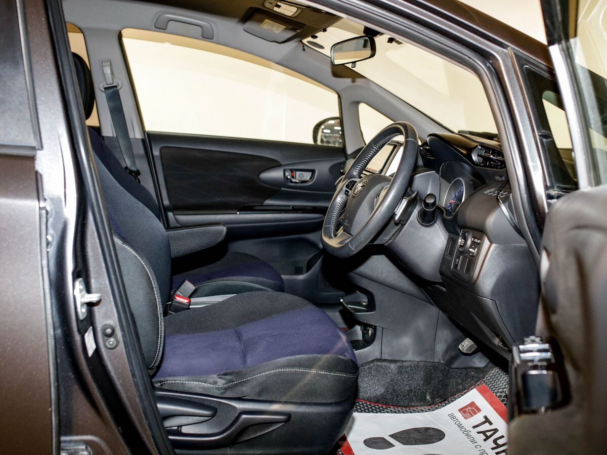Toyota Wish 2013 - фото автомобиля
