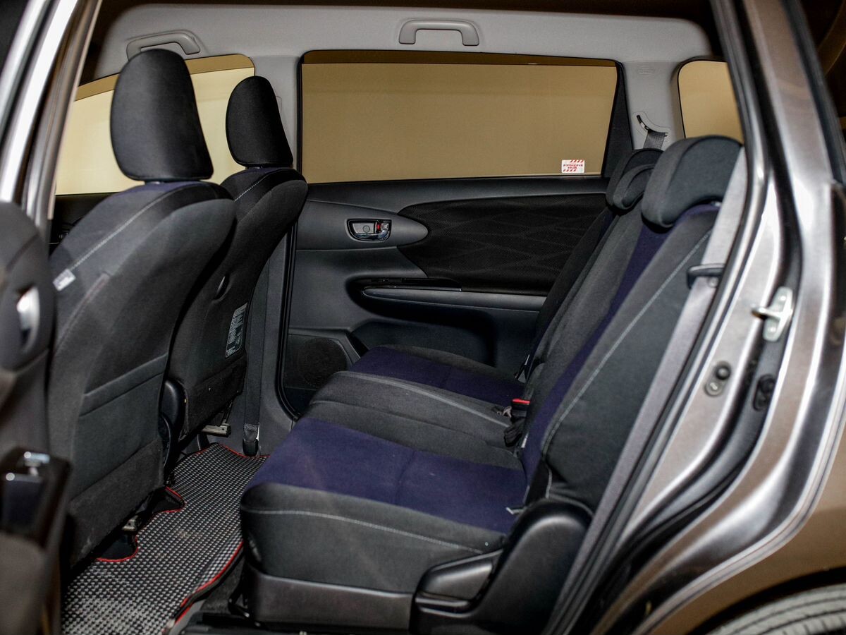 Toyota Wish 2013 - фото автомобиля