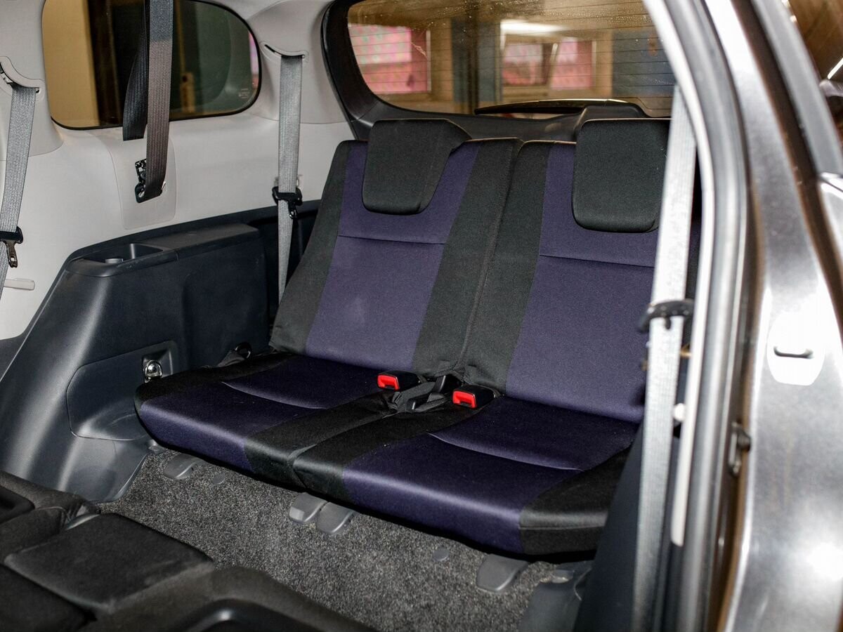 Toyota Wish 2013 - фото автомобиля