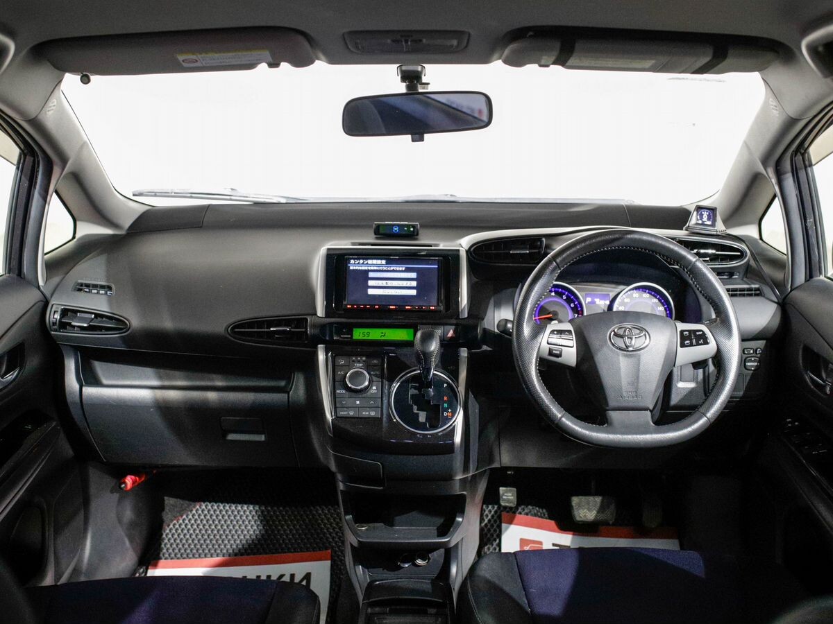 Toyota Wish 2013 - фото автомобиля