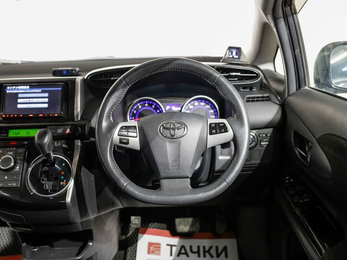 Toyota Wish 2013 - фото автомобиля