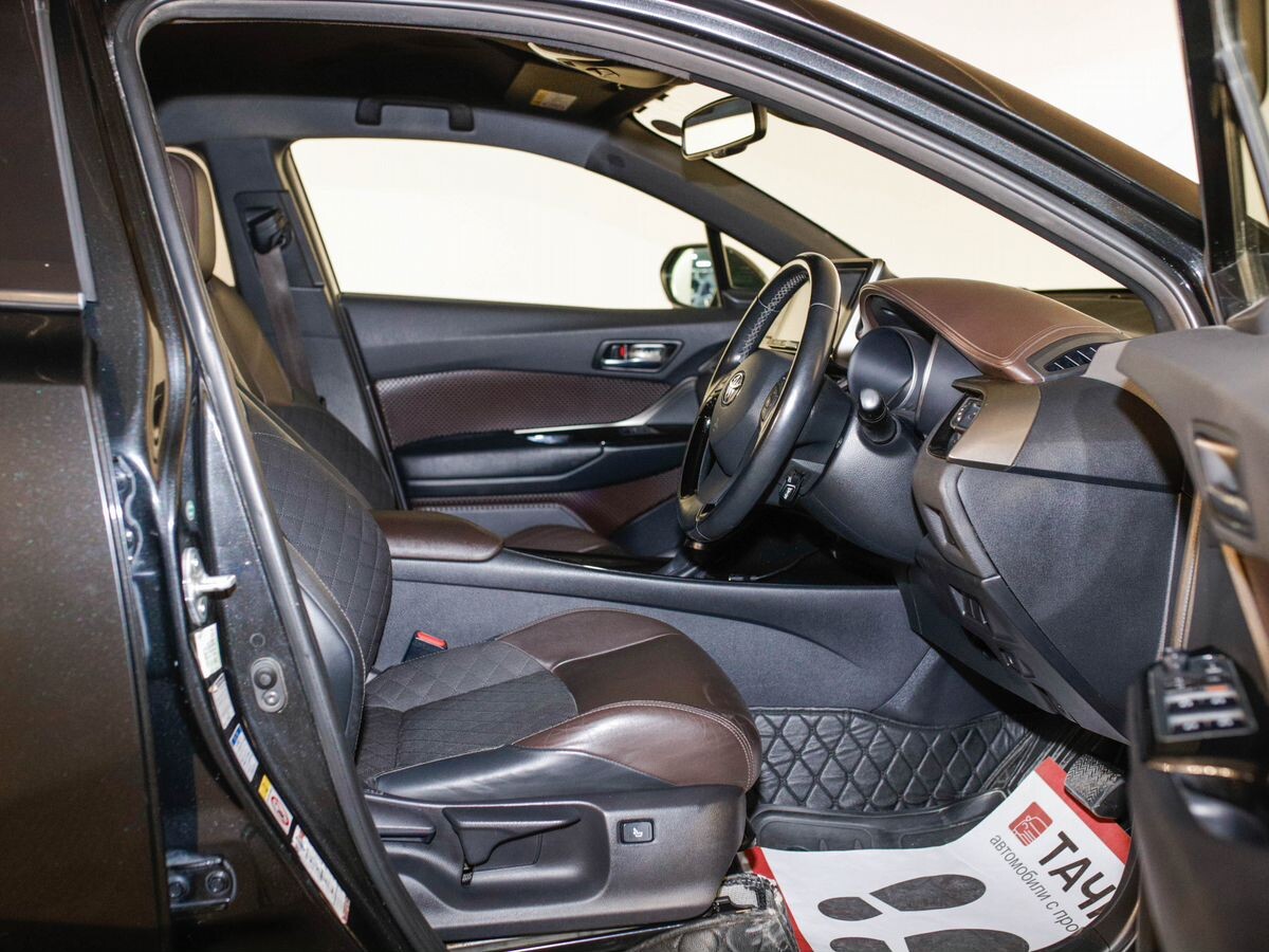 Toyota C-HR 2017 - фото автомобиля