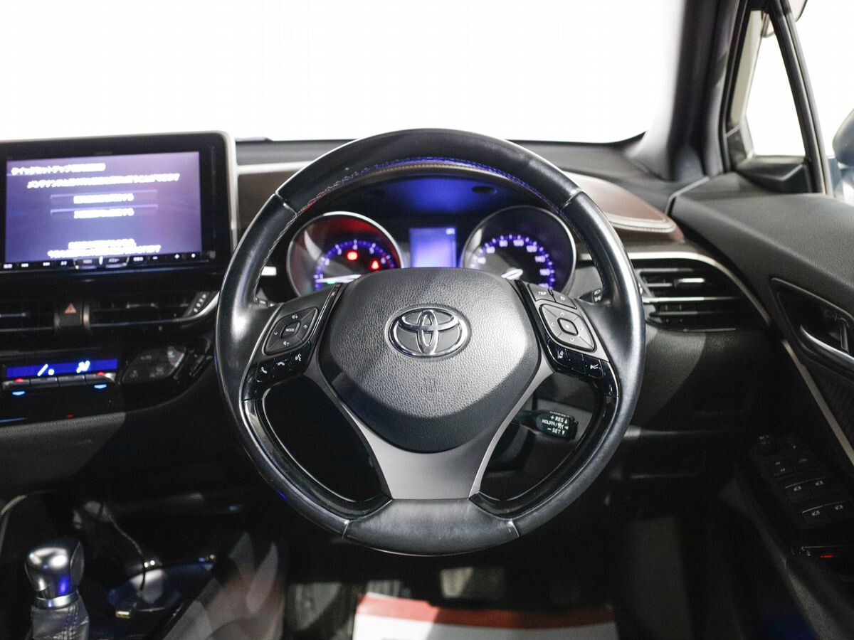 Toyota C-HR 2017 - фото автомобиля