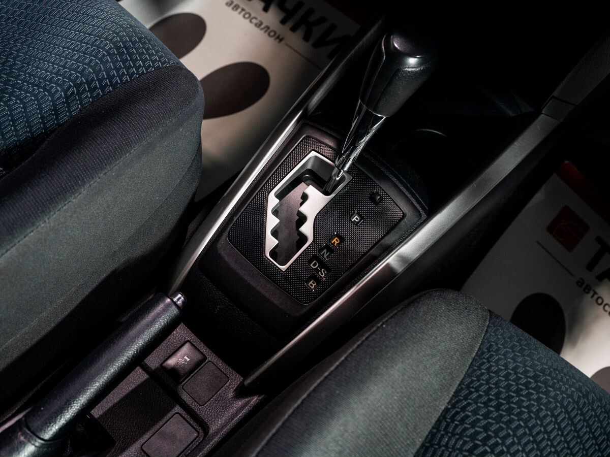 Toyota Corolla Fielder 2012 - фото автомобиля