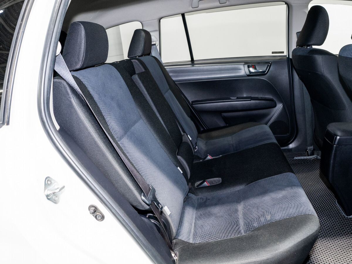Toyota Corolla Fielder 2012 - фото автомобиля