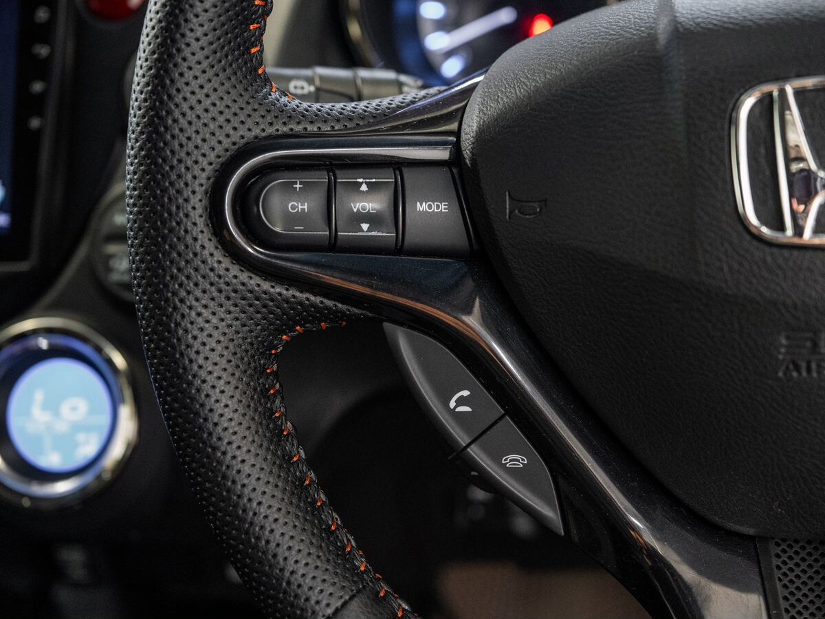 Honda Fit Shuttle 2012 - фото автомобиля