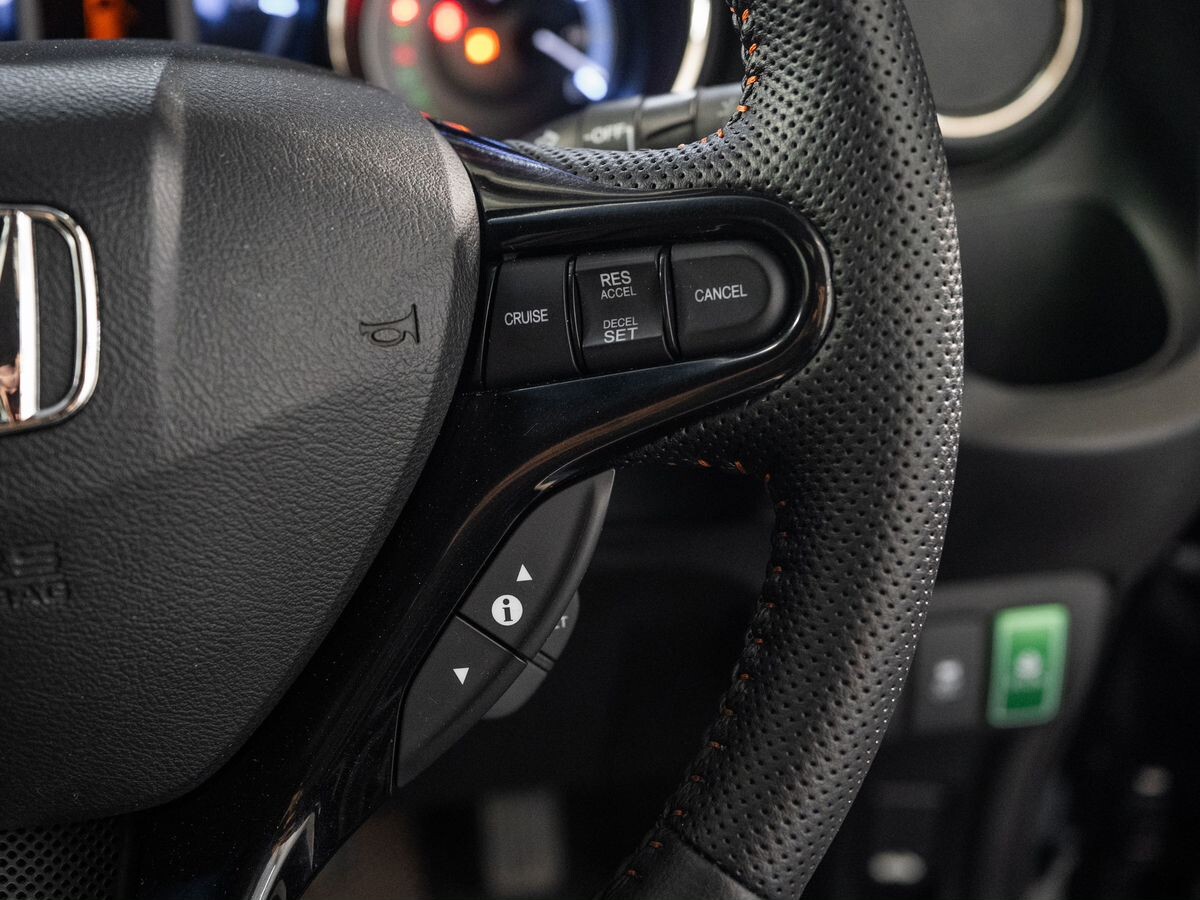 Honda Fit Shuttle 2012 - фото автомобиля
