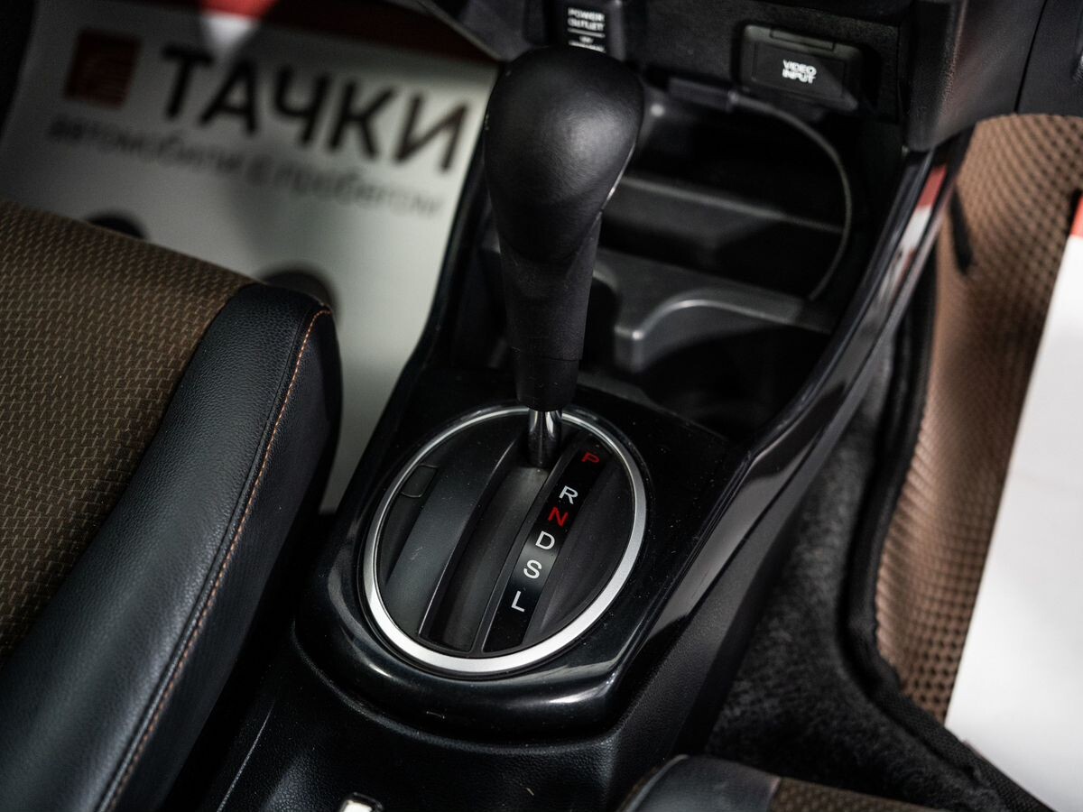 Honda Fit Shuttle 2012 - фото автомобиля