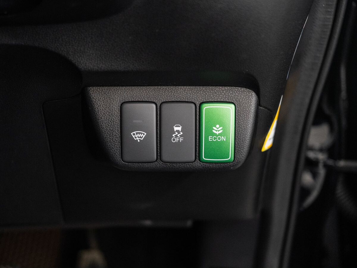 Honda Fit Shuttle 2012 - фото автомобиля