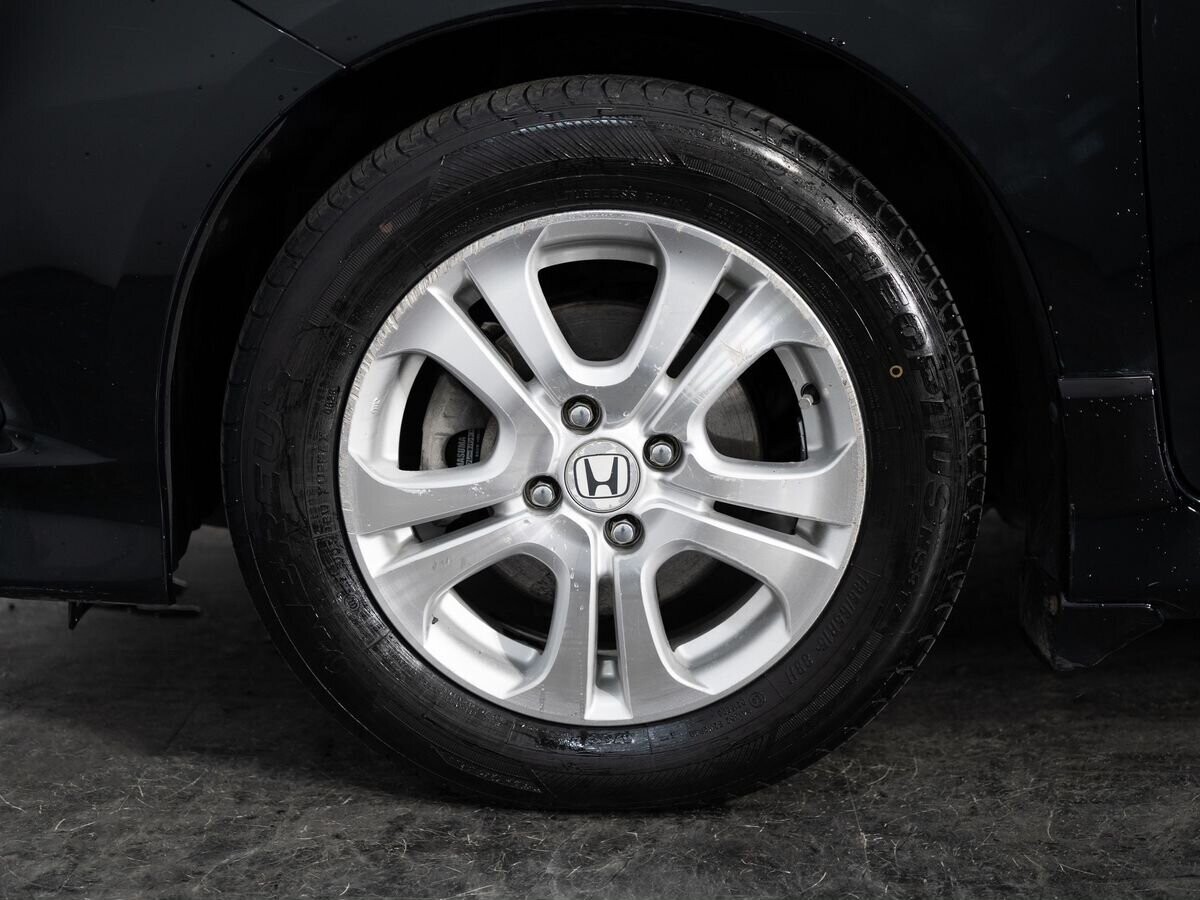 Honda Fit Shuttle 2012 - фото автомобиля