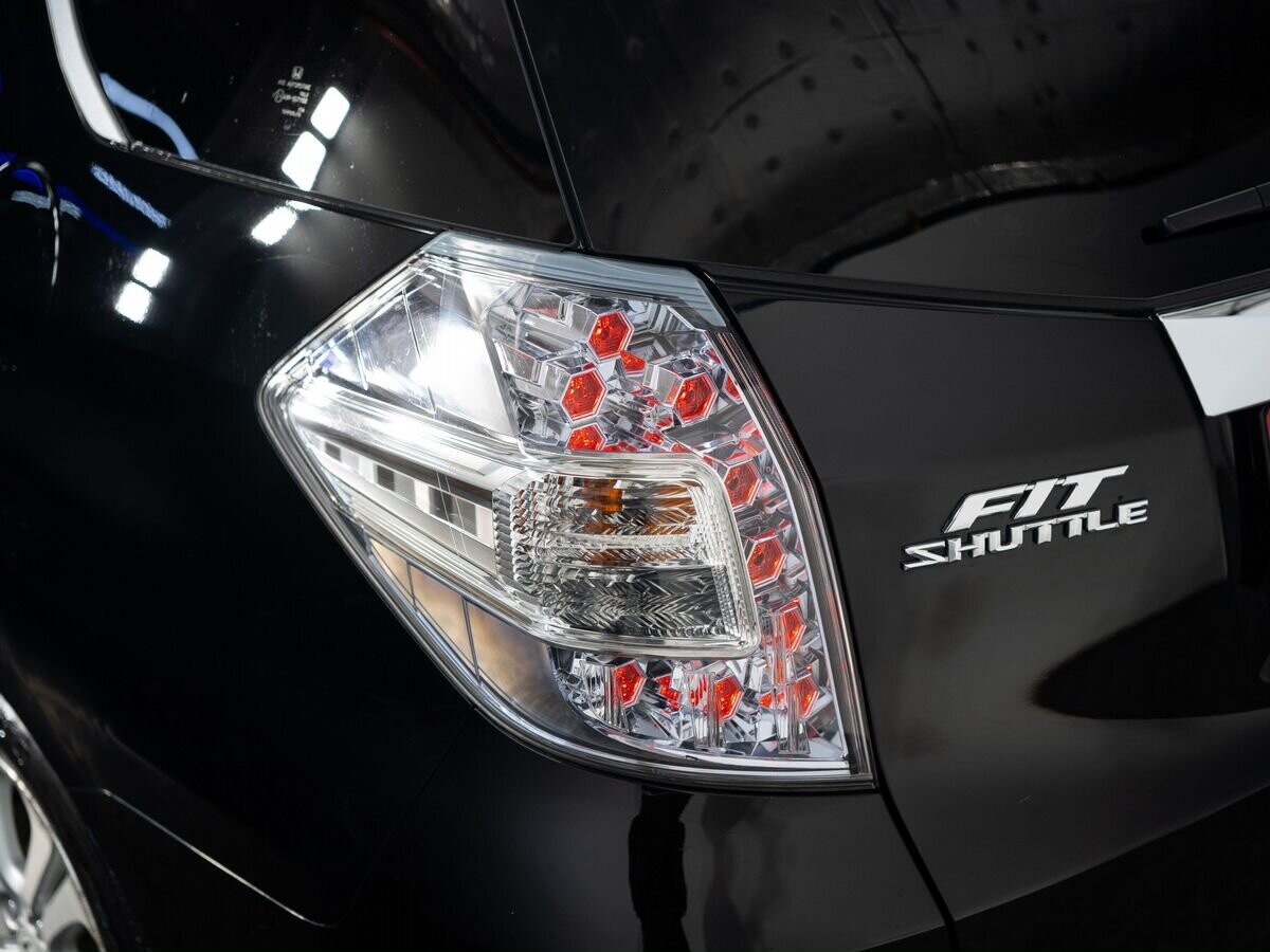 Honda Fit Shuttle 2012 - фото автомобиля