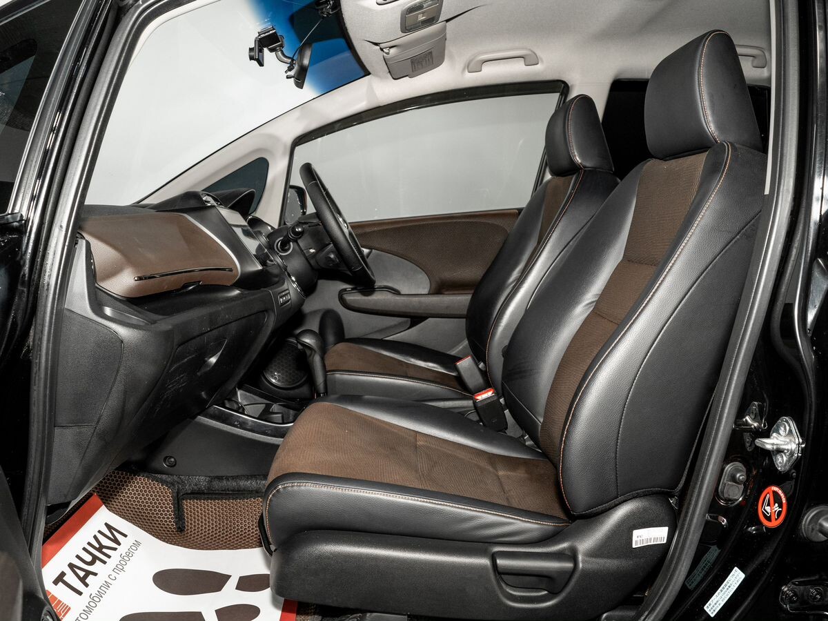 Honda Fit Shuttle 2012 - фото автомобиля